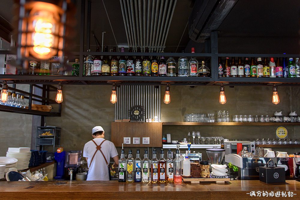 台中南屯美食》Café Muah 台中早午餐 份量十足拼盤 浪漫邂逅~被吻牆給強吻啦 - 滿分的旅遊札記