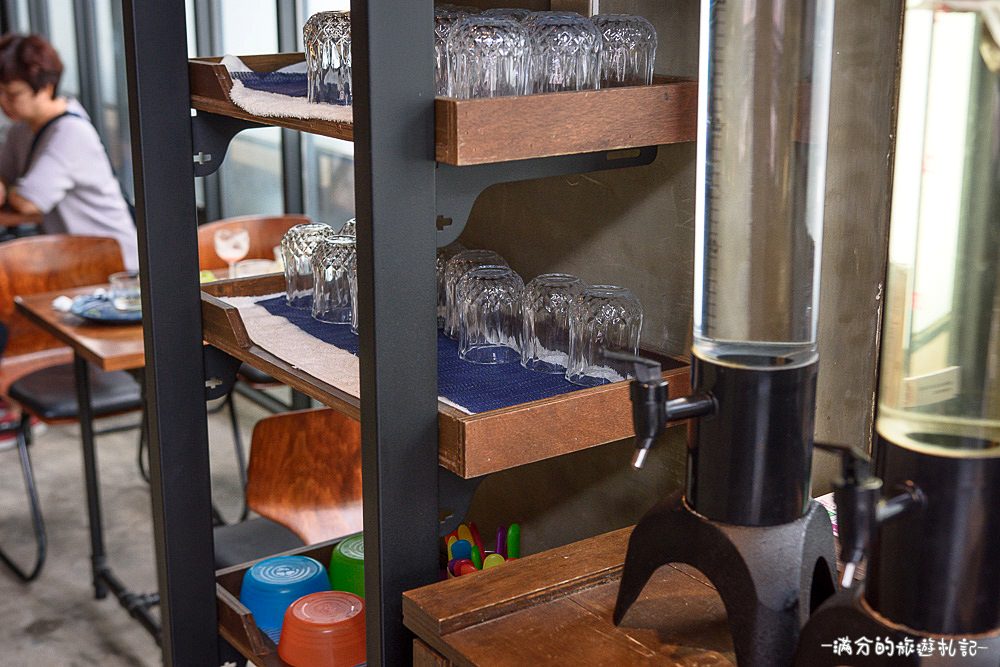 台中南屯美食》Café Muah 台中早午餐 份量十足拼盤 浪漫邂逅~被吻牆給強吻啦 - 滿分的旅遊札記