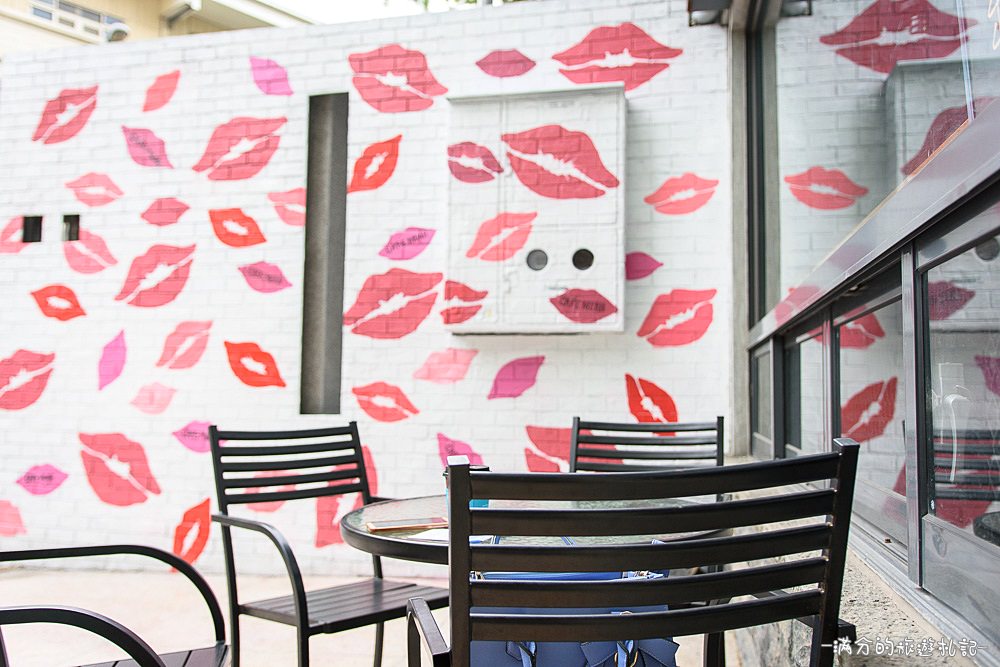 台中南屯美食》Café Muah 台中早午餐 份量十足拼盤 浪漫邂逅~被吻牆給強吻啦 - 滿分的旅遊札記