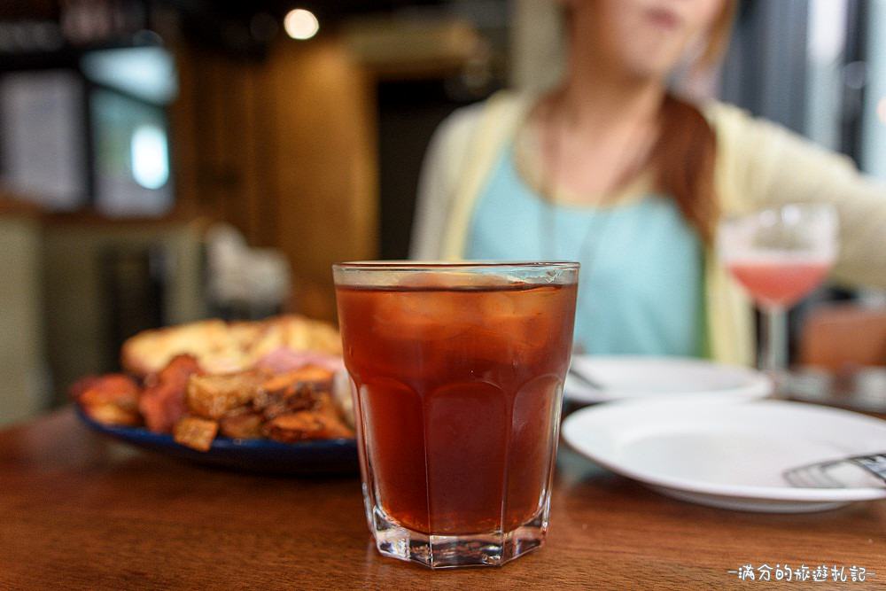 台中南屯美食》Café Muah 台中早午餐 份量十足拼盤 浪漫邂逅~被吻牆給強吻啦 - 滿分的旅遊札記