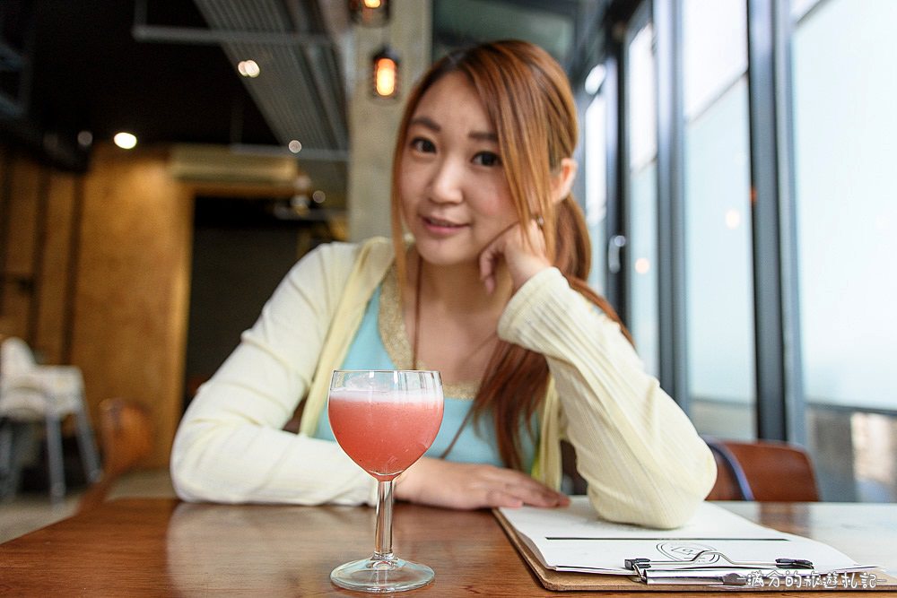 台中南屯美食》Café Muah 台中早午餐 份量十足拼盤 浪漫邂逅~被吻牆給強吻啦 - 滿分的旅遊札記