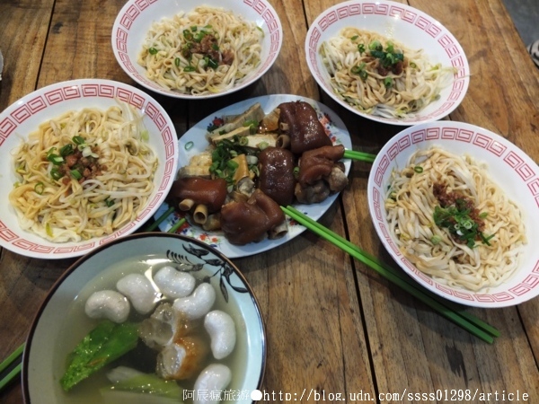 【美食特搜。屏東內埔鄉】老實麵懷舊麵館。走進懷舊風味的時光機 回到老實年代吃碗老實麵