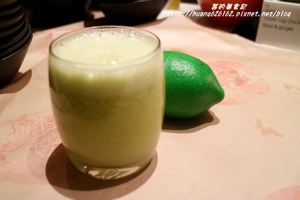 台北W飯店 - the kitchen table 西餐廳：【台北信義區】東區時尚美食『台北W飯店 - the kitchen table 西餐廳』信義區高級Buffet/BBQ肉遇之夜/捷運市政府站