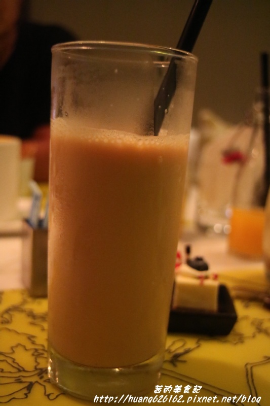 台北W飯店 - the kitchen table 西餐廳：【台北信義區】東區時尚美食『台北W飯店 - the kitchen table 西餐廳』信義區高級Buffet/BBQ肉遇之夜/捷運市政府站