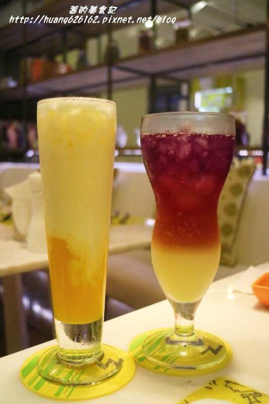 台北W飯店 - the kitchen table 西餐廳：【台北信義區】東區時尚美食『台北W飯店 - the kitchen table 西餐廳』信義區高級Buffet/BBQ肉遇之夜/捷運市政府站