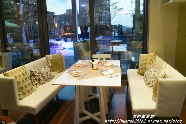 台北W飯店 - the kitchen table 西餐廳：【台北信義區】東區時尚美食『台北W飯店 - the kitchen table 西餐廳』信義區高級Buffet/BBQ肉遇之夜/捷運市政府站