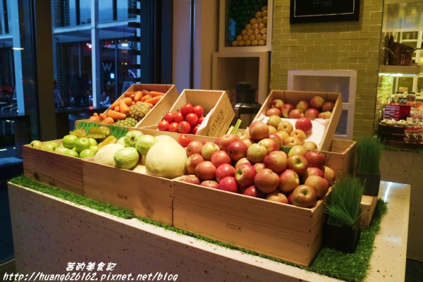 台北W飯店 - the kitchen table 西餐廳：【台北信義區】東區時尚美食『台北W飯店 - the kitchen table 西餐廳』信義區高級Buffet/BBQ肉遇之夜/捷運市政府站