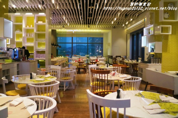 台北W飯店 - the kitchen table 西餐廳：【台北信義區】東區時尚美食『台北W飯店 - the kitchen table 西餐廳』信義區高級Buffet/BBQ肉遇之夜/捷運市政府站