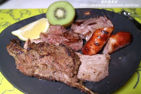 台北W飯店 - the kitchen table 西餐廳：【台北信義區】東區時尚美食『台北W飯店 - the kitchen table 西餐廳』信義區高級Buffet/BBQ肉遇之夜/捷運市政府站