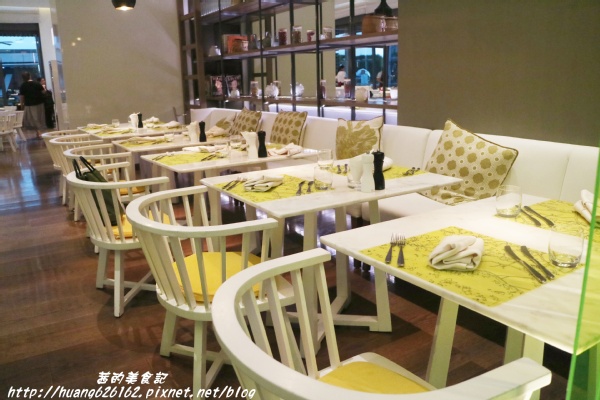 台北W飯店 - the kitchen table 西餐廳：【台北信義區】東區時尚美食『台北W飯店 - the kitchen table 西餐廳』信義區高級Buffet/BBQ肉遇之夜/捷運市政府站