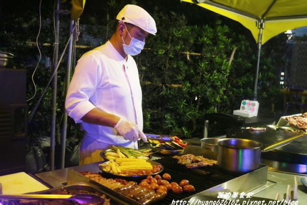 台北W飯店 - the kitchen table 西餐廳：【台北信義區】東區時尚美食『台北W飯店 - the kitchen table 西餐廳』信義區高級Buffet/BBQ肉遇之夜/捷運市政府站