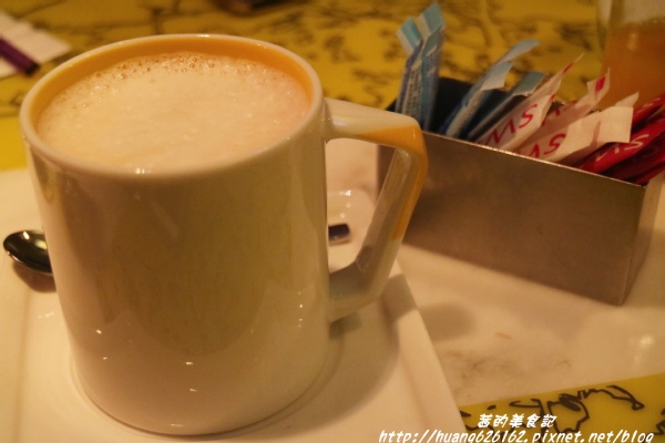 台北W飯店 - the kitchen table 西餐廳：【台北信義區】東區時尚美食『台北W飯店 - the kitchen table 西餐廳』信義區高級Buffet/BBQ肉遇之夜/捷運市政府站