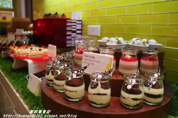 台北W飯店 - the kitchen table 西餐廳：【台北信義區】東區時尚美食『台北W飯店 - the kitchen table 西餐廳』信義區高級Buffet/BBQ肉遇之夜/捷運市政府站