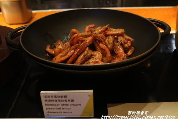 台北W飯店 - the kitchen table 西餐廳：【台北信義區】東區時尚美食『台北W飯店 - the kitchen table 西餐廳』信義區高級Buffet/BBQ肉遇之夜/捷運市政府站