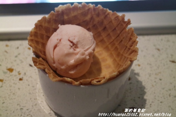 台北W飯店 - the kitchen table 西餐廳：【台北信義區】東區時尚美食『台北W飯店 - the kitchen table 西餐廳』信義區高級Buffet/BBQ肉遇之夜/捷運市政府站