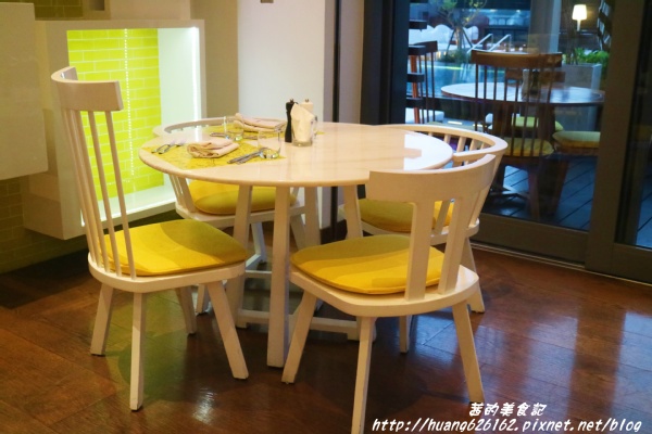 台北W飯店 - the kitchen table 西餐廳：【台北信義區】東區時尚美食『台北W飯店 - the kitchen table 西餐廳』信義區高級Buffet/BBQ肉遇之夜/捷運市政府站