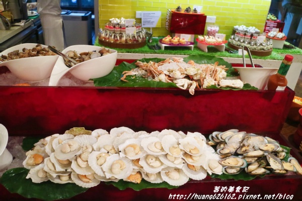 台北W飯店 - the kitchen table 西餐廳：【台北信義區】東區時尚美食『台北W飯店 - the kitchen table 西餐廳』信義區高級Buffet/BBQ肉遇之夜/捷運市政府站