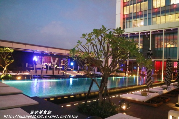 台北W飯店 - the kitchen table 西餐廳：【台北信義區】東區時尚美食『台北W飯店 - the kitchen table 西餐廳』信義區高級Buffet/BBQ肉遇之夜/捷運市政府站