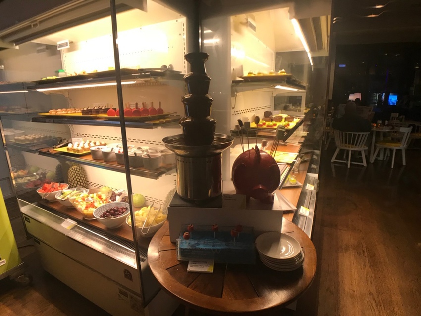 The kitchen table_200526_0006.jpg