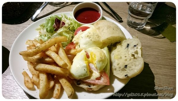 民生社區超值早午餐。「派森烘焙廚房」- 超推特色班尼迪克蛋！