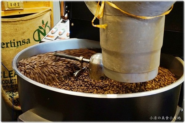 啡文學咖啡館(三店):台中南屯』啡文學大英店║不限時咖啡館,大份量早午餐、輕食、手沖單品咖啡,一個人也可慢活~