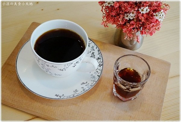 啡文學咖啡館(三店):台中南屯』啡文學大英店║不限時咖啡館,大份量早午餐、輕食、手沖單品咖啡,一個人也可慢活~