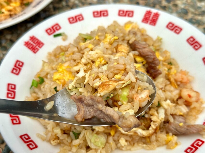 台南最強炒飯藏國華街！中西區人氣爆棚，必吃隱藏美食。