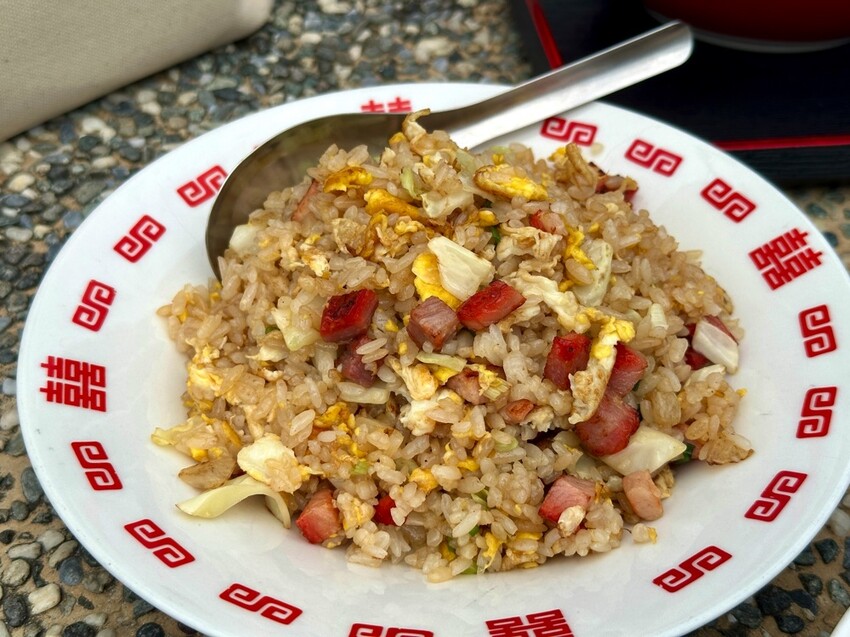 台南最強炒飯藏國華街！中西區人氣爆棚，必吃隱藏美食。