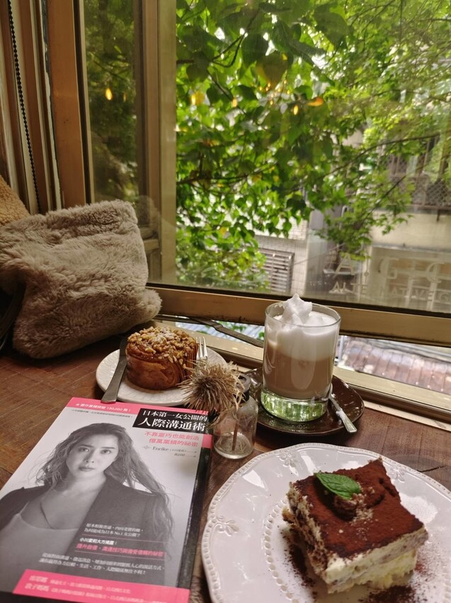 55756.jpg - 【台北.大安區】AGCT apartmrnt充滿綠意森林系咖啡廳。肉桂捲+提拉米蘇超美味。平日不限時