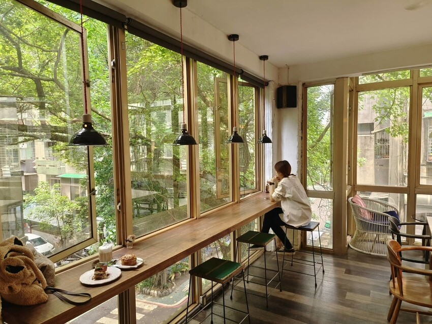 55762.jpg - 【台北.大安區】AGCT apartmrnt充滿綠意森林系咖啡廳。肉桂捲+提拉米蘇超美味。平日不限時