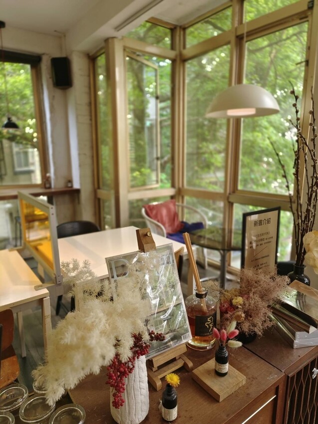 55769.jpg - 【台北.大安區】AGCT apartmrnt充滿綠意森林系咖啡廳。肉桂捲+提拉米蘇超美味。平日不限時