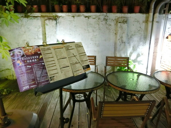 三隻貓頭鷹3owls c@fe:【台北教育大學附近美食推薦/咖啡廳推薦/早午餐推薦】三隻貓頭鷹3owls c@fe(和平店)~邊吃美食邊做公益~人美心也美喔!