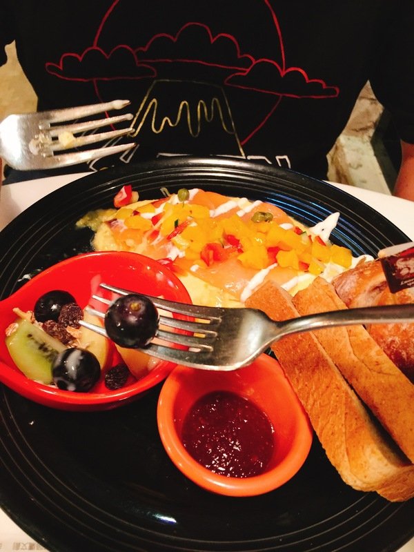 三隻貓頭鷹3owls c@fe:【台北教育大學附近美食推薦/咖啡廳推薦/早午餐推薦】三隻貓頭鷹3owls c@fe(和平店)~邊吃美食邊做公益~人美心也美喔!