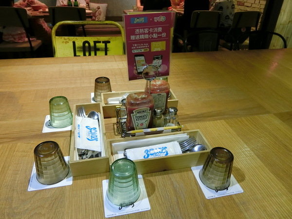 三隻貓頭鷹3owls c@fe:【台北教育大學附近美食推薦/咖啡廳推薦/早午餐推薦】三隻貓頭鷹3owls c@fe(和平店)~邊吃美食邊做公益~人美心也美喔!