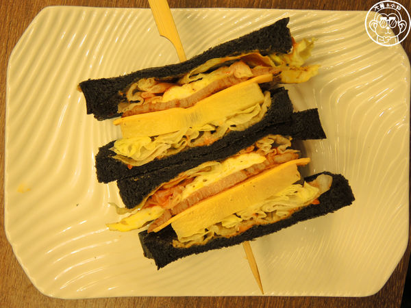 Find A Day找一頓Taipei Nu Brunch(莊敬店):呷飽祙【台北信義・找一頓早午餐 Find a Day】創新黑炭吐司與和風蛋餅 Find A Day找一頓Taipei Nu Brunch(莊敬店):呷飽祙【台北信義・找一頓早午餐 Find a Day】創新黑炭吐司與和風蛋餅