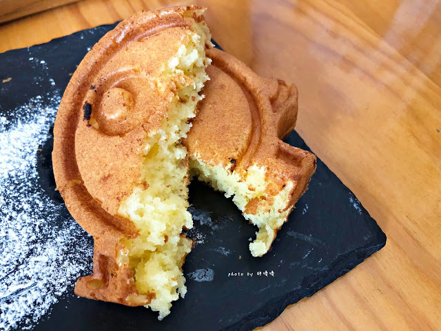 【台中 西區】路地 氷の怪物 (存中店)👀消暑怪物雪花冰，可愛逗趣又美味，冰品種類多樣，多達25種配料任選，鬆餅外酥內鬆軟，完美擄獲我們的心💖💖💖