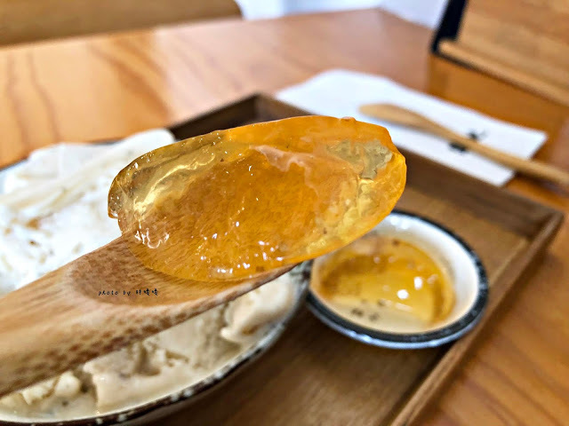 【台中 西區】路地 氷の怪物 (存中店)👀消暑怪物雪花冰，可愛逗趣又美味，冰品種類多樣，多達25種配料任選，鬆餅外酥內鬆軟，完美擄獲我們的心💖💖💖