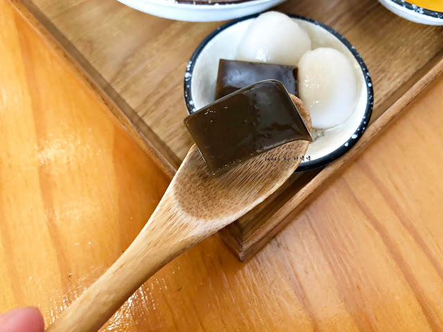 【台中 西區】路地 氷の怪物 (存中店)👀消暑怪物雪花冰，可愛逗趣又美味，冰品種類多樣，多達25種配料任選，鬆餅外酥內鬆軟，完美擄獲我們的心💖💖💖