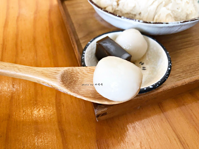 【台中 西區】路地 氷の怪物 (存中店)👀消暑怪物雪花冰，可愛逗趣又美味，冰品種類多樣，多達25種配料任選，鬆餅外酥內鬆軟，完美擄獲我們的心💖💖💖