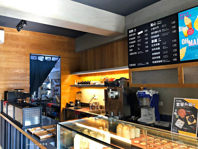 【台中 西區】路地 氷の怪物 (存中店)👀消暑怪物雪花冰，可愛逗趣又美味，冰品種類多樣，多達25種配料任選，鬆餅外酥內鬆軟，完美擄獲我們的心💖💖💖