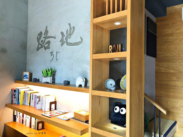 【台中 西區】路地 氷の怪物 (存中店)👀消暑怪物雪花冰，可愛逗趣又美味，冰品種類多樣，多達25種配料任選，鬆餅外酥內鬆軟，完美擄獲我們的心💖💖💖