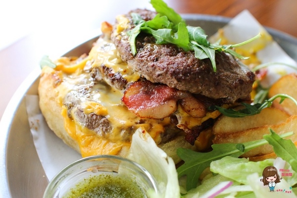 漫高三明治 Mount Kao Sandwich Shop：【食記】台北科技大樓 漫高三明治 平價便宜又好吃 爆漿起司牛肉溏心蛋巧巴達 馬芝瑞拉起司烤三明治