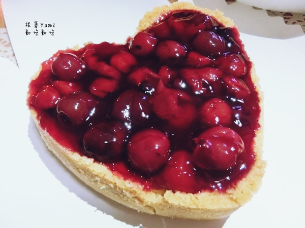 法國的秘密甜點：【宅配體驗】團購美食/伴手禮/下午茶點心首選→法國的秘密甜點-情人節蛋糕:森林莓果佐起司@跟著Yumi尤美美動吃動吃(品嘗日期:2015年8月20 日)