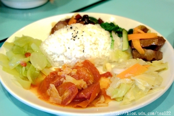 台中北平路上無國界蔬食料理－－胤茹坊素食