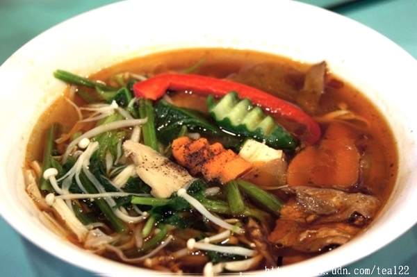 台中北平路上無國界蔬食料理－－胤茹坊素食