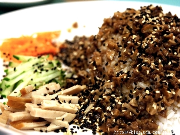 台中北平路上無國界蔬食料理－－胤茹坊素食