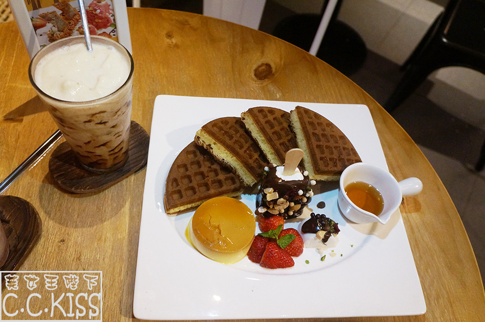食記◎--【忠孝復興】C.C.KISS查理布朗。二訪!食慾之秋的新甜點