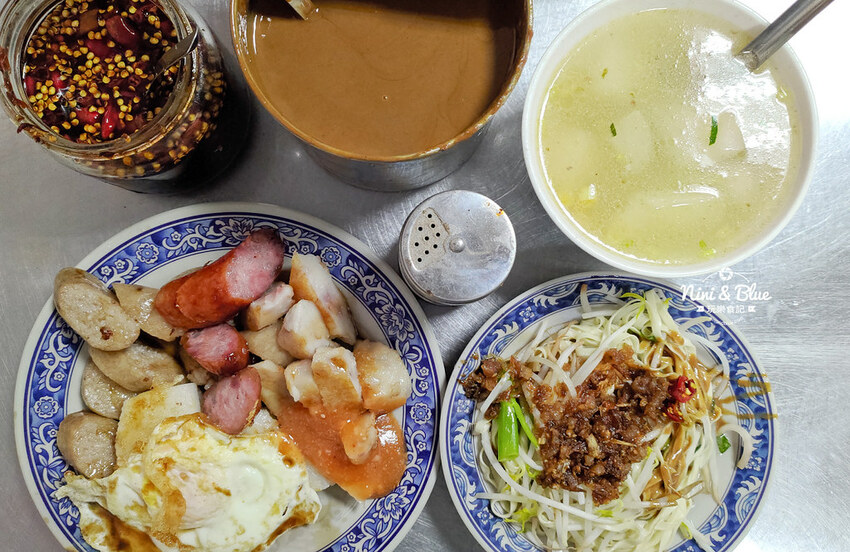 阿嬤a相思麵店 | 台中第二市場美食小吃,蘿蔔糕 糯米腸在阿嬤這也吃的到 Nini and Blue 玩樂食記