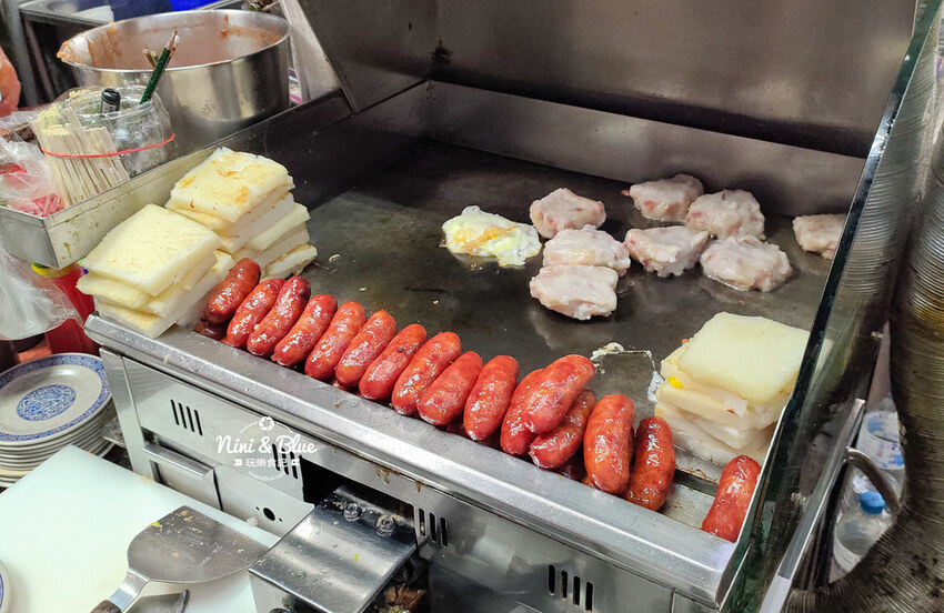 阿嬤a相思麵店 | 台中第二市場美食小吃,蘿蔔糕 糯米腸在阿嬤這也吃的到 Nini and Blue 玩樂食記