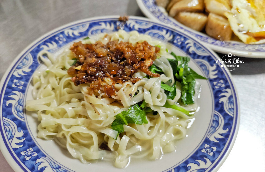阿嬤a相思麵店 | 台中第二市場美食小吃,蘿蔔糕 糯米腸在阿嬤這也吃的到 Nini and Blue 玩樂食記